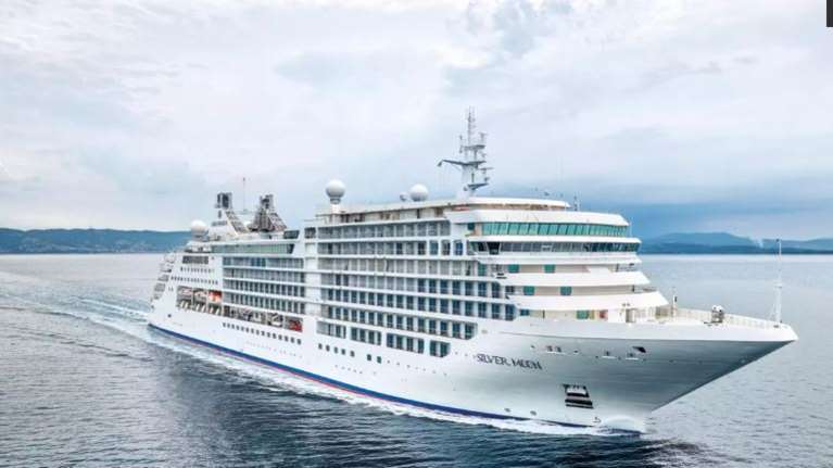 Silver Moon: Εντυπωσιάζει το νεότευκτο πλωτό &quot;παλάτι&quot; κρουαζιέρας που κατέπλευσε στη Σούδα [Βίντεο-Εικόνες]