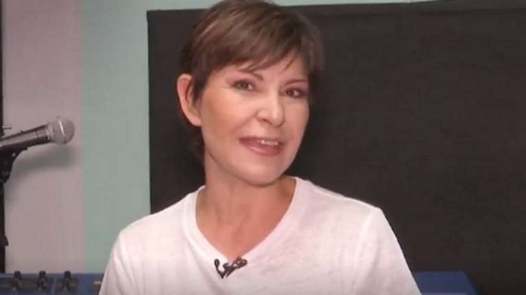 Κωνσταντίνα: &quot;Συνεργαστήκαμε καταπληκτικά με τον Φοίβο στο &quot;Δηλητήριο&quot;. Το video clip ήταν επεισοδιακό!&quot;