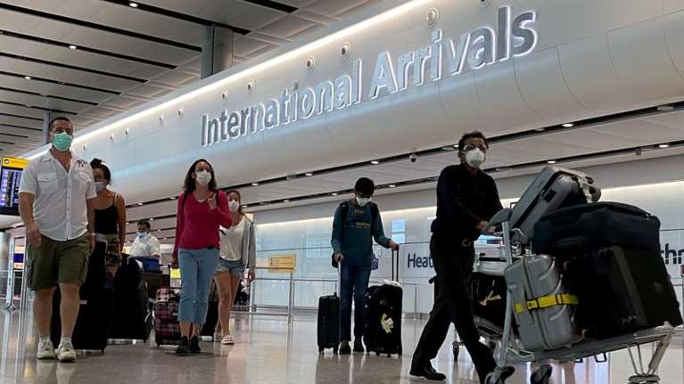 DW: Θα εισαχθεί πανευρωπαϊκό πιστοποιητικό εμβολιασμού; Τι συζητούν οι Ευρωπαίοι ηγέτες