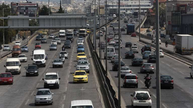 Πολύ μεγάλη ταλαιπωρία για τους οδηγούς στον Κηφισό- Τεράστιες ουρές