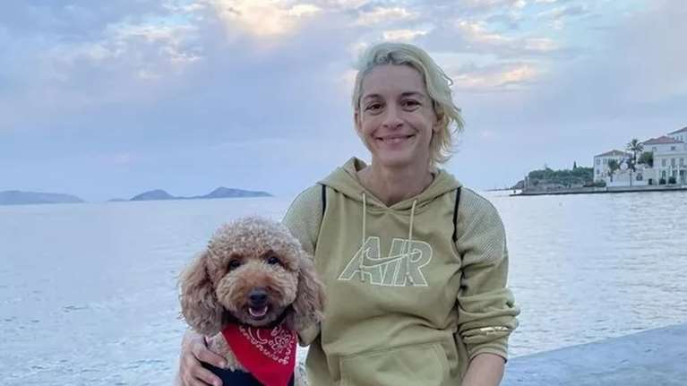 Η Γιούλικα Σκαφιδά φωτογραφίζει τον Άγγελο της στο υπνοδωμάτιο του: Τα γήινα χρώματα που έχει επιλέξει