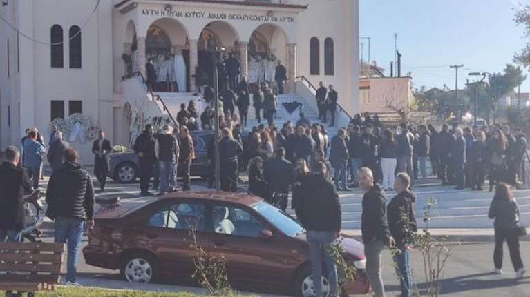 Αγρίνιο: Σε βαρύ κλίμα το τελευταίο &quot;αντίο&quot; στον 18χρονο που χάρισε ζωή με τον θάνατό του