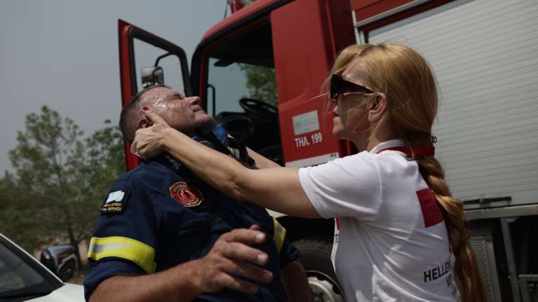 Συναγερμός στην πυροσβεστική - Φωτιά σε εργοστάσιο ξυλείας στο Χαλάνδρι
