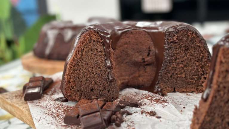 Συνταγή για το πιο ζουμερό και βελούδινο κέικ σοκολάτας