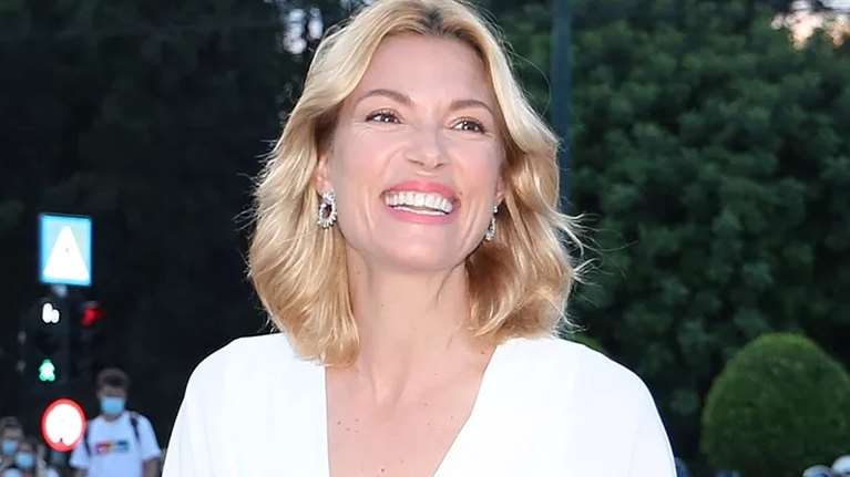 Η Βίκυ Καγιά υιοθέτησε το classy μανικιούρ που λατρεύουν και οι royals