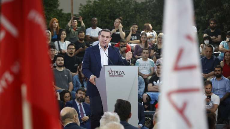 Αλέξης Τσίπρας: &quot;Επιτρέπεται να πέσεις, επιβάλλεται να σηκωθείς. Είμαστε όρθιοι&quot;