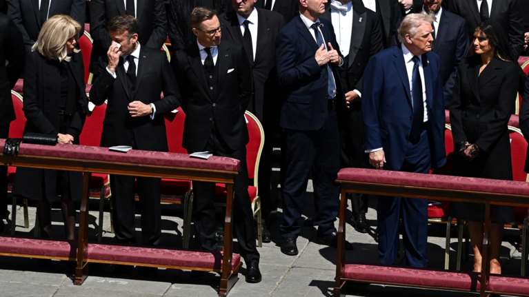 Κηδεία Πάπα Φραγκίσκου: Ο Ντόναλντ Τραμπ έσπασε το πρωτόκολλο - Γιατί τον κατηγορούν για &quot;έλλειψη σεβασμού&quot;