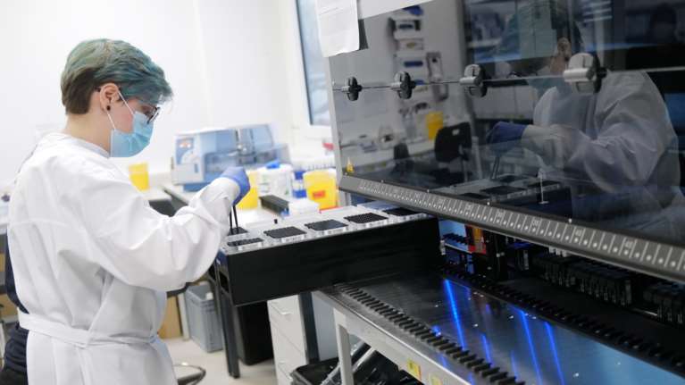 Κορονοϊός: Άσχημα νέα - Οι μεταλλάξεις του ιού &quot;νικούν&quot; και τη θεραπεία με τα μονοκλωνικά αντισώματα