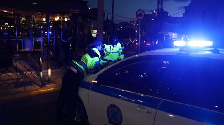 Γλυκά Νερά: Νύχτα τρόμου για 17χρονη - Δέχθηκε σεξουαλική επίθεση στη μέση της πλατείας