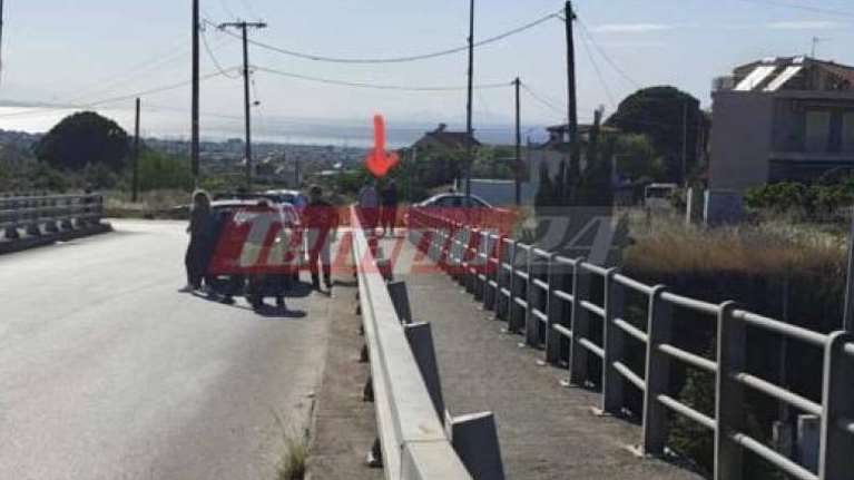 Πάτρα: Στιγμές αγωνίας για 55χρονο - Ανέβηκε σε γέφυρα και απειλούσε να πέσει στο κενό