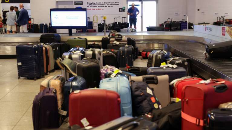 Εικόνες χάους σε ευρωπαϊκά αεροδρόμια: &quot;Αντέχει&quot; το &quot;Ελ. Βενιζέλος&quot; - Τι λένε οι αεροπορικές εταιρείες