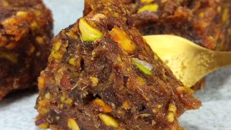 Συνταγή: Λαχταριστά ρολάκια φιστίκι ψυγείου χωρίς ζάχαρη, με 4 μόνο υλικά