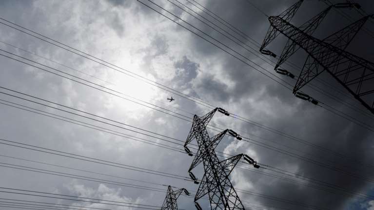 Λήψη μέτρων για τα προβλήματα της αγοράς ηλεκτρικής ενέργειας ζητούν από την Κομισιόν Ελλάδα-Ρουμανία-Βουλγαρία