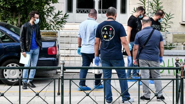 Πυροβολισμοί έξω από το ΙΚΑ στη Λεωφόρο Αλεξάνδρας - Ένας σοβαρά τραυματίας [Εικόνες]