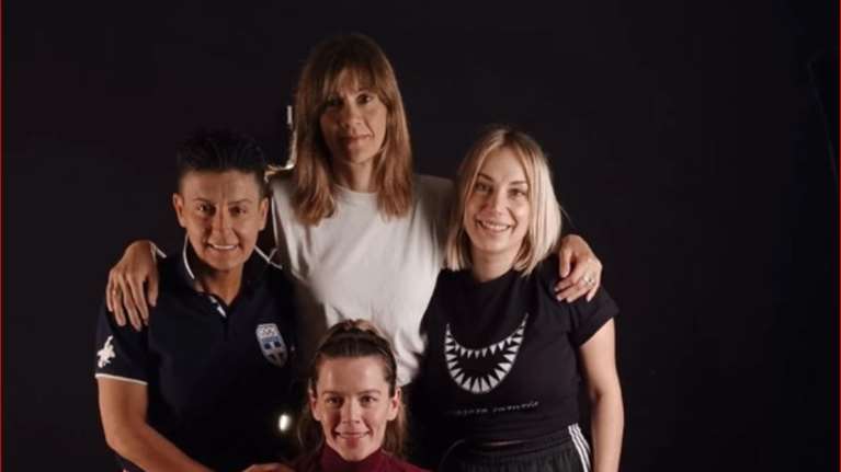 Γυναίκες από τον αθλητισμό, το θεατρο και τη δημοσιογραφία σε βίντεο κλιπ που έχει θέμα την έμφυλη βία