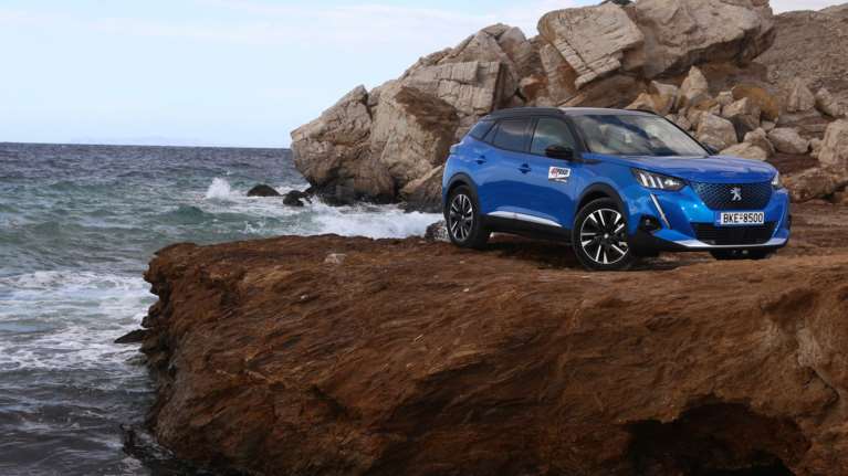 Στην Ίο με το ηλεκτρικό Peugeot e-2008