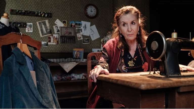 Η Νένα Μεντή για το θέατρο, τη μουσική και τον συγκινητικό μονόλογο που ερμηνεύει