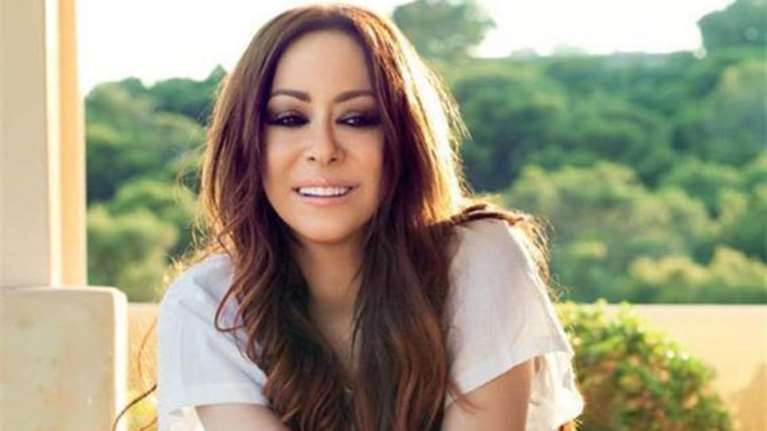 Μελίνα Ασλανίδου | Φοράει crop top και μας δείχνει τους άψογους κοιλιακούς της