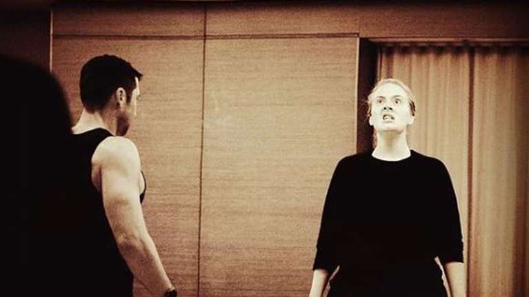 To ξέσπασμα του γυμναστή της Αντέλ: Δεν ήθελε να γίνει τόσο αδύνατη - Αφήστε την ήσυχη