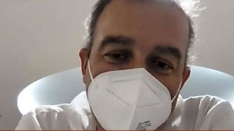 Τώρα μετανιώνει: &quot;Ίσως πήρα ανθρώπους στον λαιμό μου&quot;, δηλώνει 50χρονος αντιεμβολιαστής που νόσησε [Βίντεο]