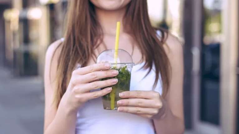 Ανατροπή: Πώς ο κουρκουμάς και το πράσινο τσάι βλάπτουν το συκώτι μας