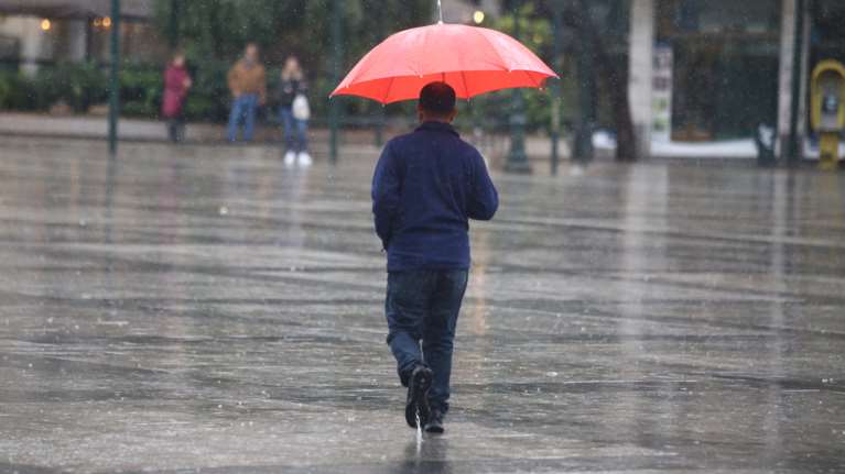 Καιρός: Βροχές, καταιγίδες και πτώση της θερμοκρασίας
