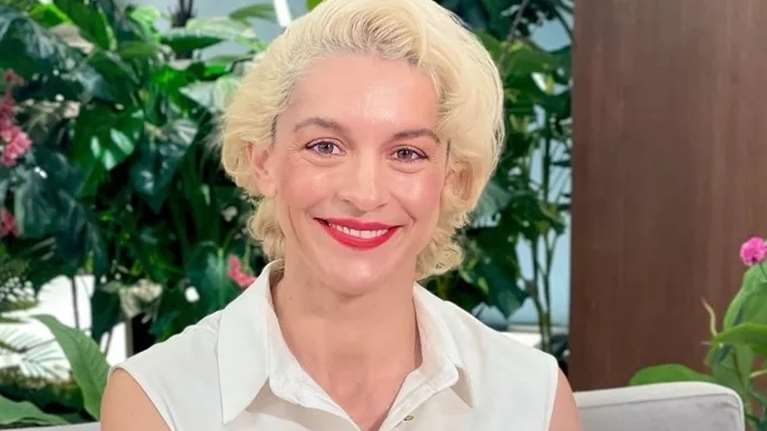 Νέα μαλλιά για τη Γιούλικα Σκαφιδά: Η αλλαγή που "φώτισε" το πρόσωπό της