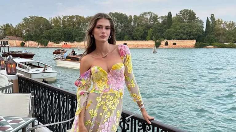 Αμαλία Κωστοπούλου: Το ρομαντικό δείπνο μετά τον γάμο με σαμπάνια και ροδοπέταλα