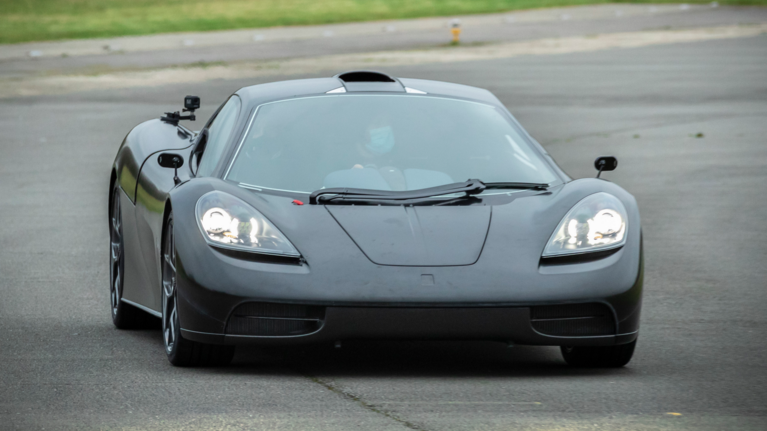 O Gordon Murray δοκιμάζει την T.50 [βίντεο]