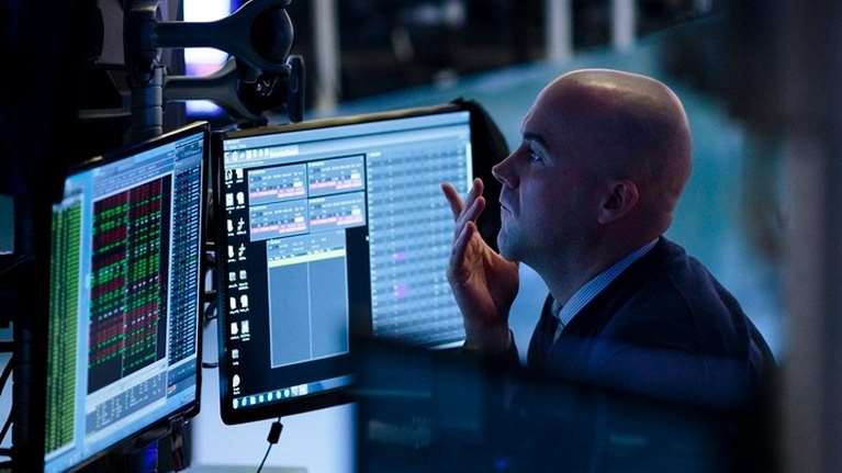 Σε κατάσταση πανικού οι αγορές ομολόγων. Η Γαλλία ζητεί από την ΕΚΤ ευελιξία για τους δανειολήπτες