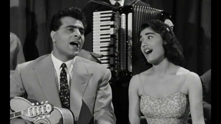 Σπάνια φωτό: Η Μαρινέλλα με τον Καζαντζίδη και τη Γιώτα Λύδια, &quot;παιδιά&quot;, το μακρινό 1959