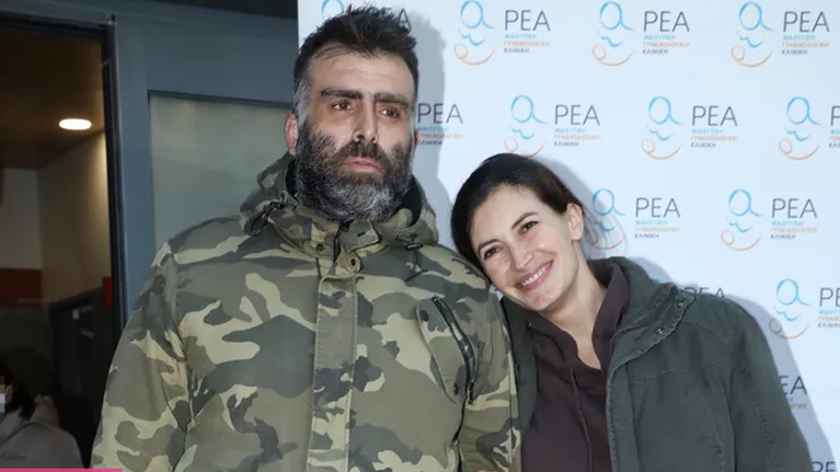 Η Μάρα Δαρμουσλή και ο 6 μηνών γιος της κάνουν baby swiming στο πιο cute βίντεο