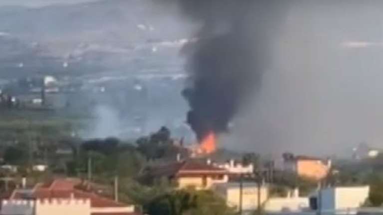 Κιάτο: Υπό έλεγχο η φωτιά  - Οι φλόγες έφτασαν μια ανάσα από σπίτια [Βίντεο]