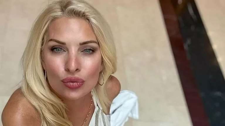 Naked nails: Η Ελένη Μενεγάκη μόλις υιοθέτησε την πιο κομψή τάση στα νύχια