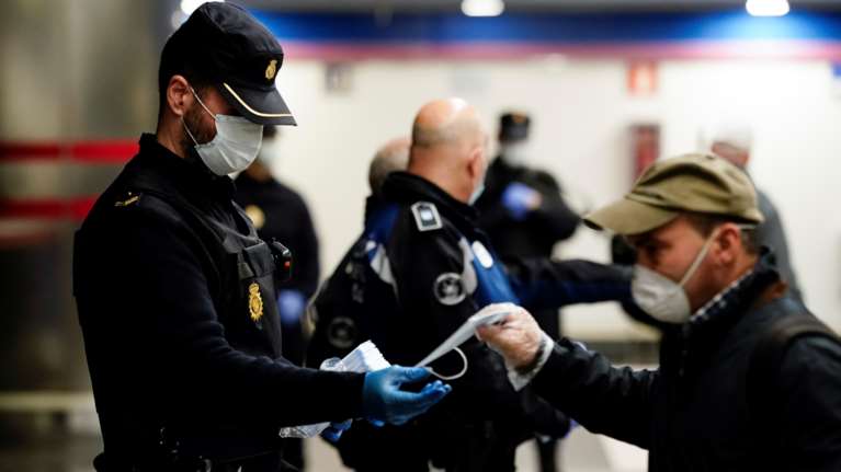 Ισπανική κυβέρνηση: Κινδυνεύουμε να βρεθούμε στο χάος, εάν δεν παραταθεί η κατάσταση έκτακτης ανάγκης