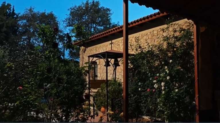 Αυτός είναι ο ναός - &quot;καβάτζα&quot; του κυκλώματος ναρκωτικών με τους Παλαιοημερολογίτες στις Τρεις Γέφυρες