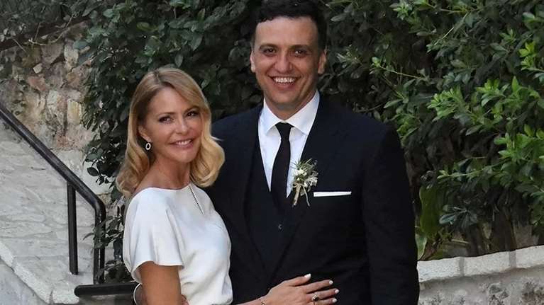 Διάσημες νύφες άνω των 40: 5 Ελληνίδες celebrities που εντυπωσίασαν με τα bridal beauty looks τους