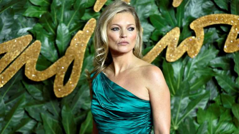 Η Κέιτ Μος και η 18χρονη κόρη της Λίλα μαζί στην πασαρέλα - Δείτε πόσο μοιάζουν