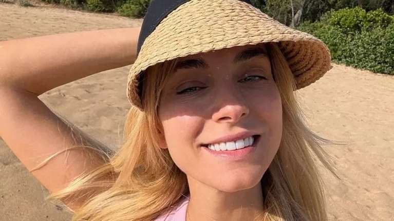 Σαν μία μικρή γοργόνα: Η Δούκισσα Νομικού φωτογραφίζει την Αναστασία της στο αεροπλάνο