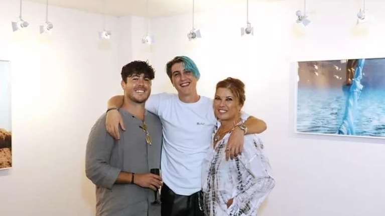 H Σοφία Αλιμπέρτη στο μοντέρνο σπίτι του μικρότερου γιου της, Good Job Nicky