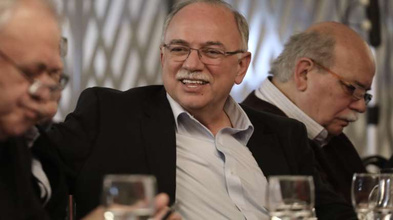 Ο ΣΥΡΙΖΑ κάνει την ανάγκη φιλότιμο και &quot;καλύπτει&quot; Παπαδημούλη