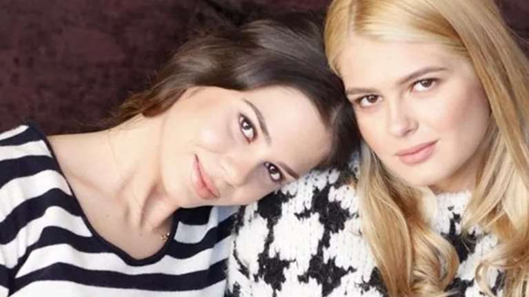 Η Αμαλία και η Αλεξάνδρα Κωστοπούλου ήταν δύο πανέμορφα και ξανθά κορίτσια: Η γλυκιά φωτογραφία από τα παιδικά τους χρόνια