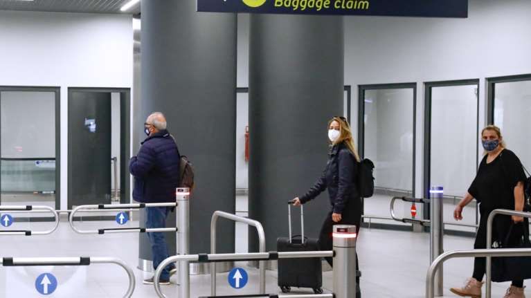 ΥΠΑ: Νέες οδηγίες για τις πτήσεις εξωτερικού  - Ποιοι εξαιρούνται από την 7ημερη καραντίνα