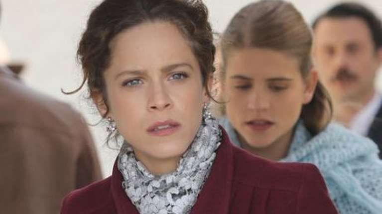 Άγριες Μέλισσες Spoiler- Βόμβα μεγατόνων: Στο Παρίσι η Δρόσω με τον Κωνσταντή - Απειλή για Νικηφόρο και Ασημίνα