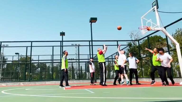 Ο Ερντογάν ανέβασε βίντεο που παίζει... μπάσκετ μετά τα δημοσιεύματα για την υγεία του