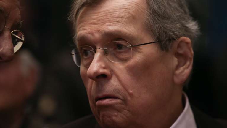 Πρωτοφανές: Ο Στέφανος Μάνος &quot;τα χώνει&quot; στις ιδιωτικές επιχειρήσεις - Και επαινεί το Δημόσιο