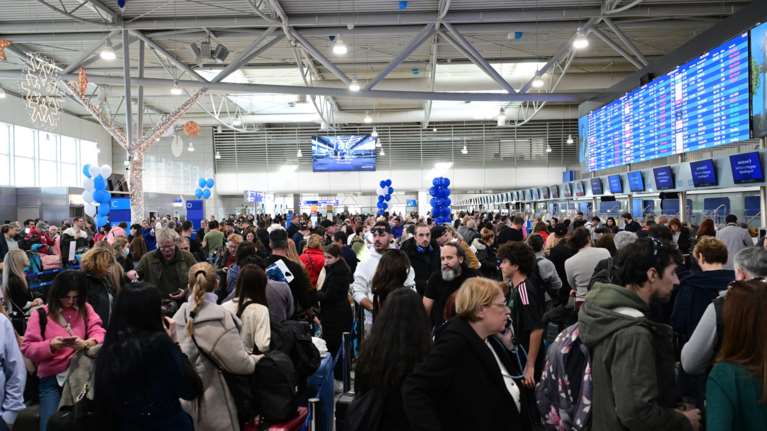 Συνεχίζεται το μυστήριο με το μπλακ άουτ στο FIR Αθηνών - Τι ισχύει για τις αποζημιώσεις των επιβατών