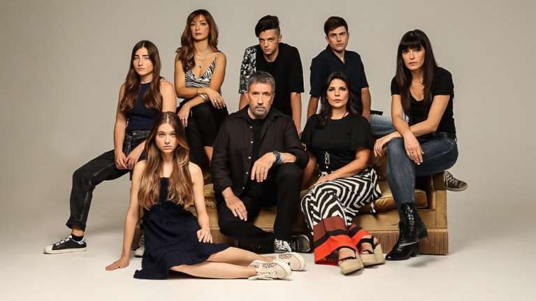 Σάρωσε στο Twitter το &quot;Κάνε ότι κοιμάσαι&quot; - &quot;Διεκδικεί τον τίτλο της καλύτερης σειράς των τελευταίων ετών&quot;