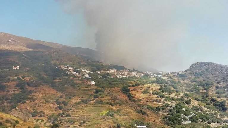 Μεγάλη φωτιά στη Νάξο - Εκκενώθηκε οικισμός - Ενισχύθηκαν οι δυνάμεις πυρόσβεσης