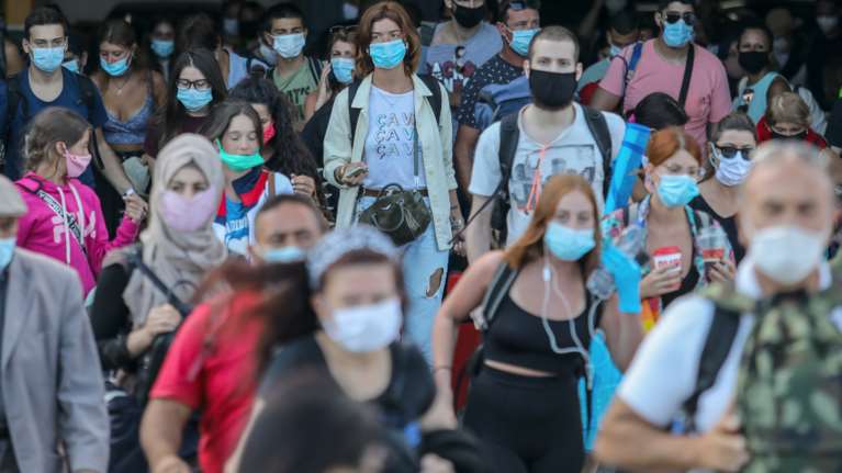 Στην &quot;αντεπίθεση&quot; η ΝΔ: Καλεί τα μέλη της να ανεβάσουν φωτογραφίες με μάσκα στα social media